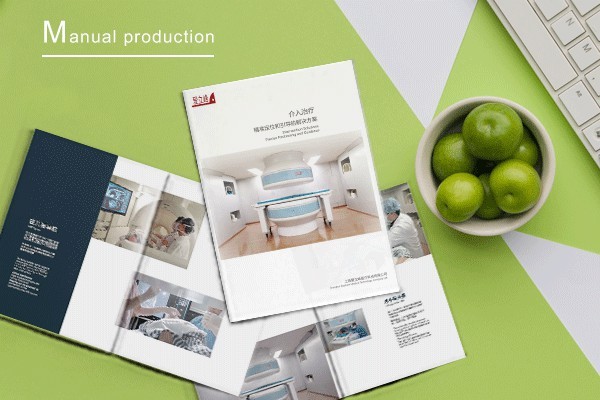 在跨文化背景下，如何對畫冊字體進行本地化調(diào)整以增強其跨文化適應性？